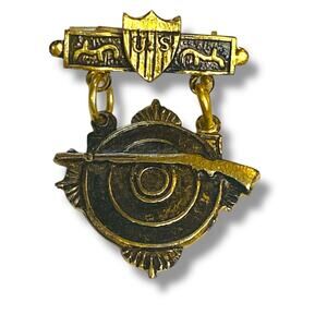 Vintage US Military Goldtone Marksmanship Badge Medal Pin 1.1" Hong Kong